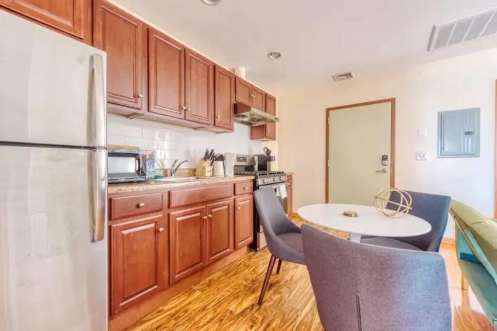 2 Bedroom Gem Near Center City! W/ Car Opt Apartment
